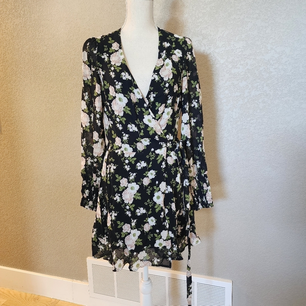 Reformation Kerri Wrap Around Dress Size Medium Fot And Flare - Picture 12 of 13